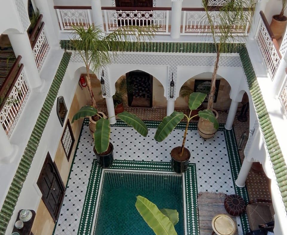 Riad titré à vendre au cœur de la médina – 5 chambres – Vue Atlas & Koutoubia