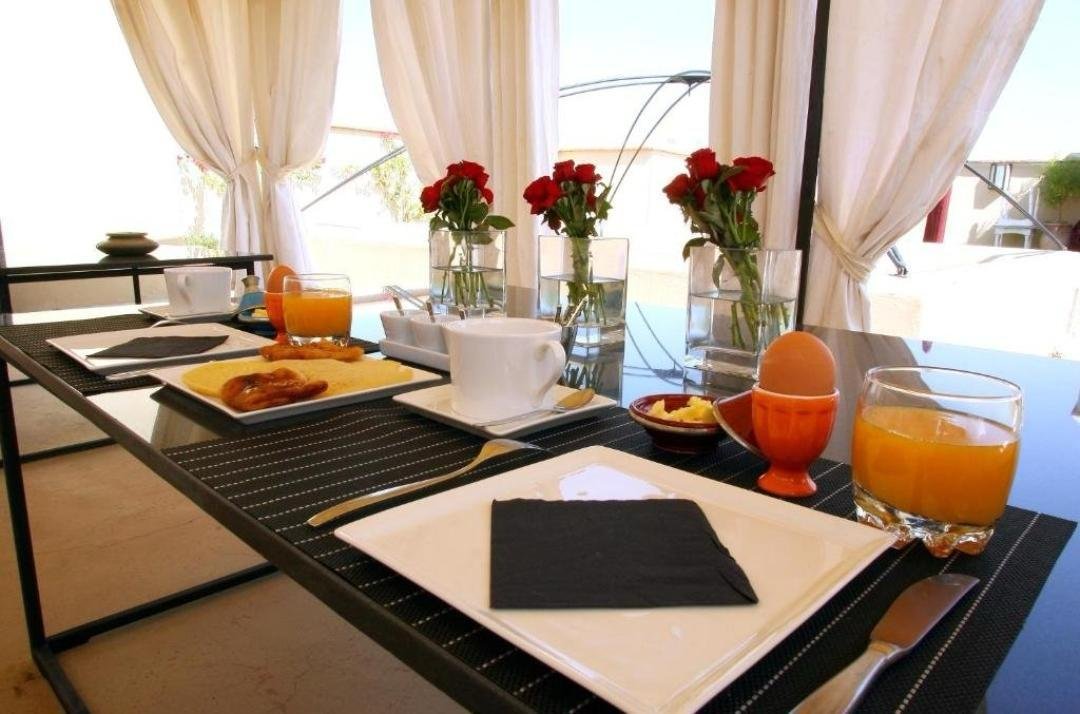 Riad titré à vendre au cœur de la médina – 5 chambres – Vue Atlas & Koutoubia