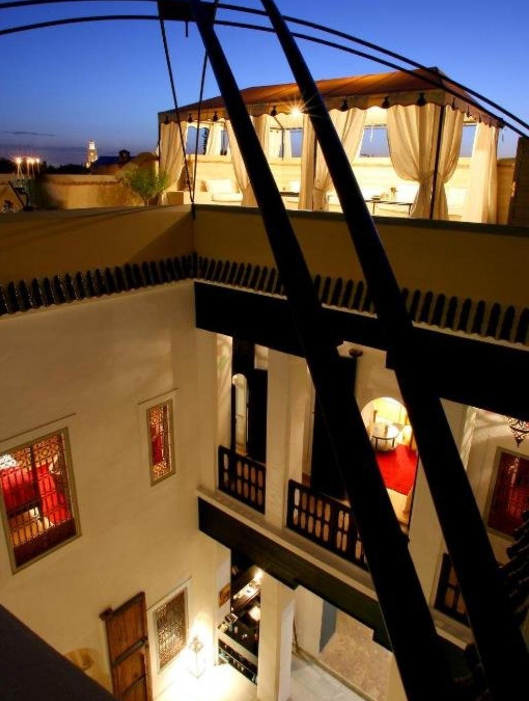 Riad titré à vendre au cœur de la médina – 5 chambres – Vue Atlas & Koutoubia