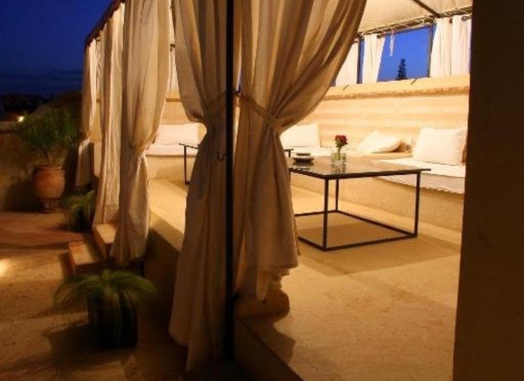 Riad titré à vendre au cœur de la médina – 5 chambres – Vue Atlas & Koutoubia