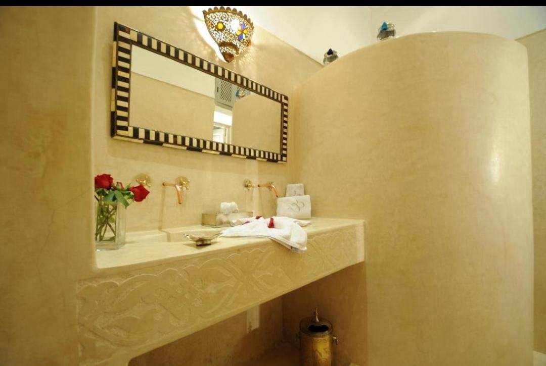 Riad titré à vendre au cœur de la médina – 5 chambres – Vue Atlas & Koutoubia