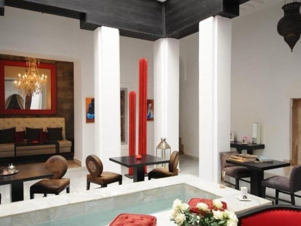 Riad titré à vendre au cœur de la médina – 5 chambres – Vue Atlas & Koutoubia