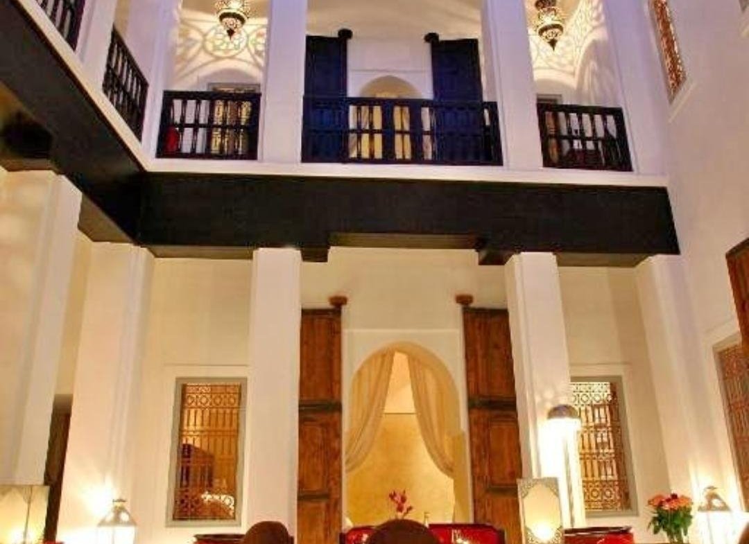 Riad titré à vendre au cœur de la médina – 5 chambres – Vue Atlas & Koutoubia