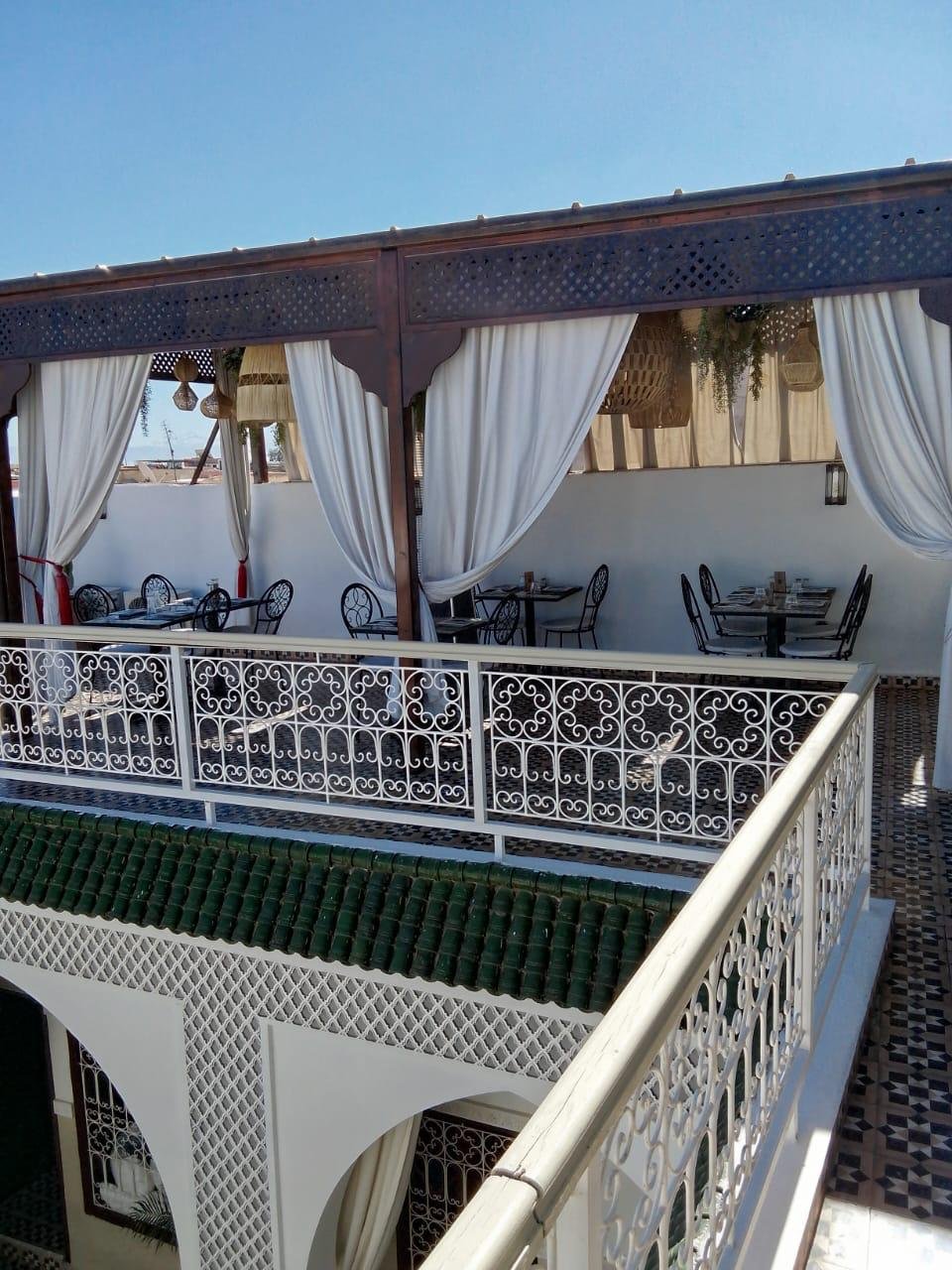 Riad titré à vendre au cœur de la médina – 5 chambres – Vue Atlas & Koutoubia